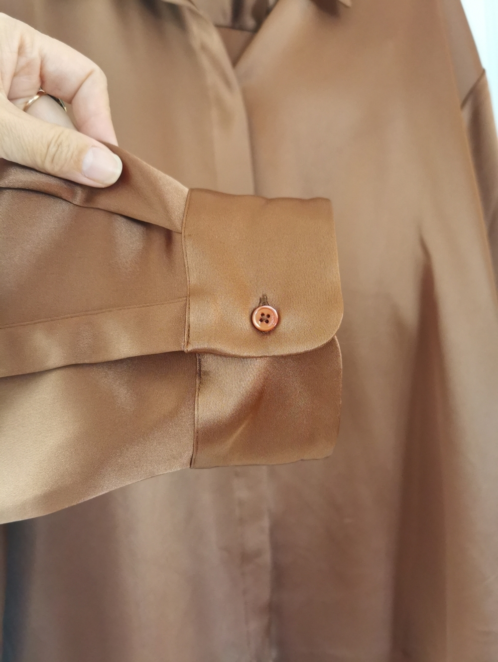 Aritzia Babaton Sable Satin Shirt size Xl Bronze - Picture 9 of 11